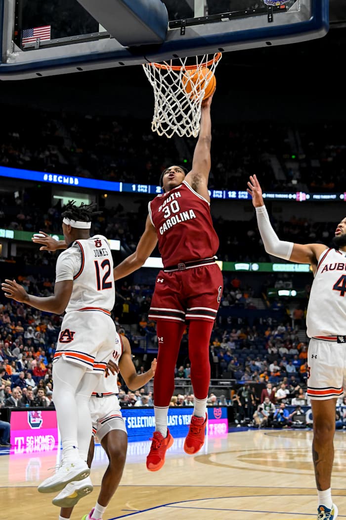 Collin Murray-Boyles shoots the ball against the Auburn Tigers during the first half